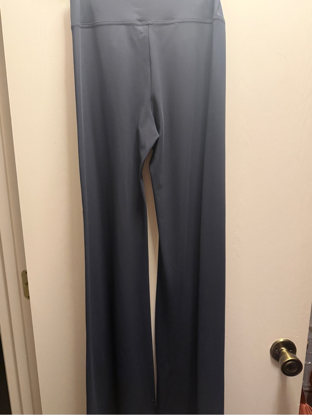 Gymshark High-Waist V-Cut Flared Leggings in Deep Teal - Picture 5 of 6